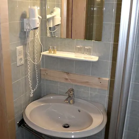 Alpenrose Konukevi *